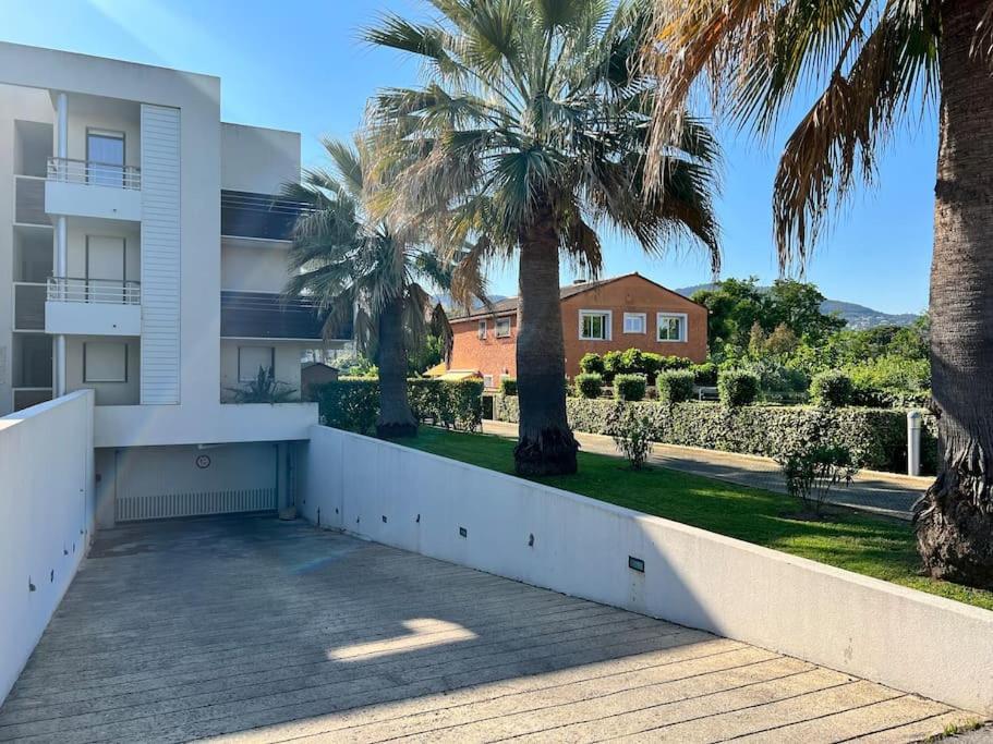 Luxury 3 Piece Garden Apartment In Cannes Marina Mandelieu Εξωτερικό φωτογραφία